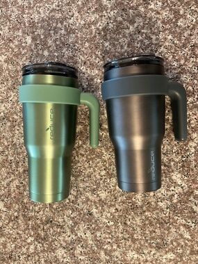 Reduce Hot1 Mugs set of 2 Green mug 24 oz Black/gray mug 20 oz.